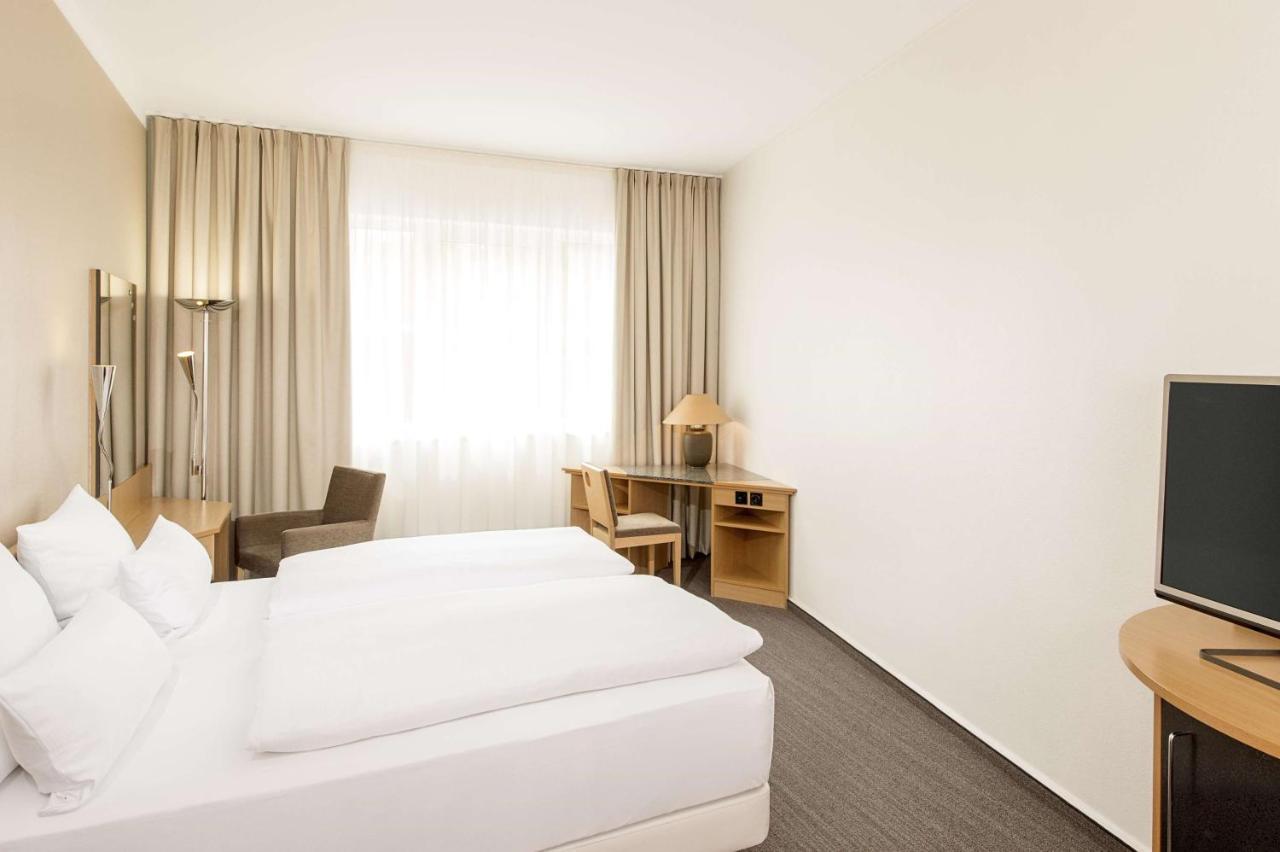 Nh Muenchen Messe Hotel Exterior foto