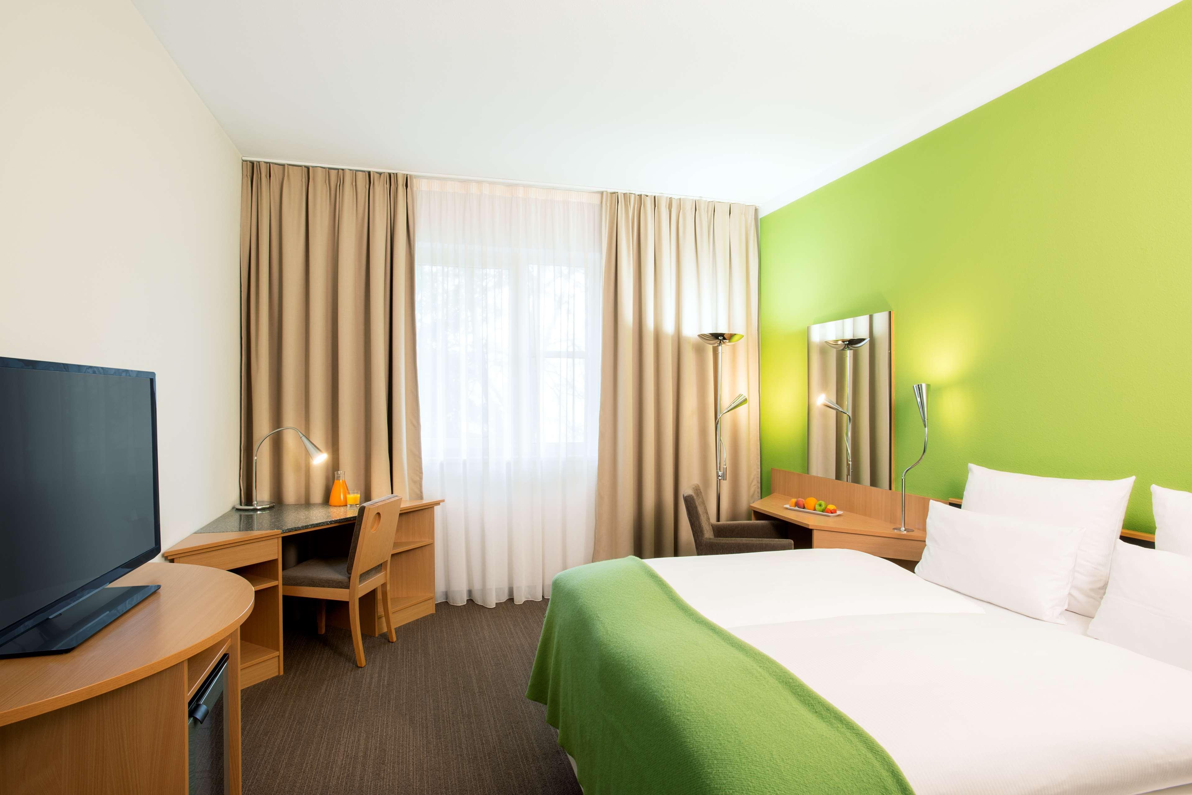 Nh Muenchen Messe Hotel Exterior foto
