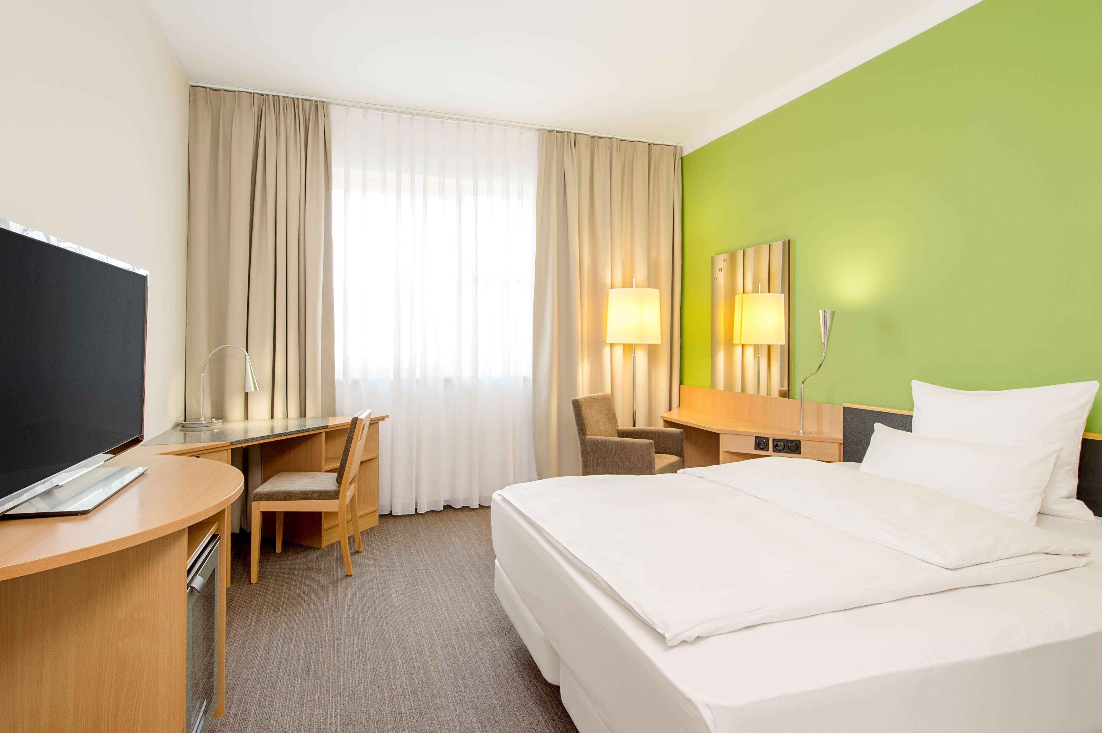 Nh Muenchen Messe Hotel Exterior foto