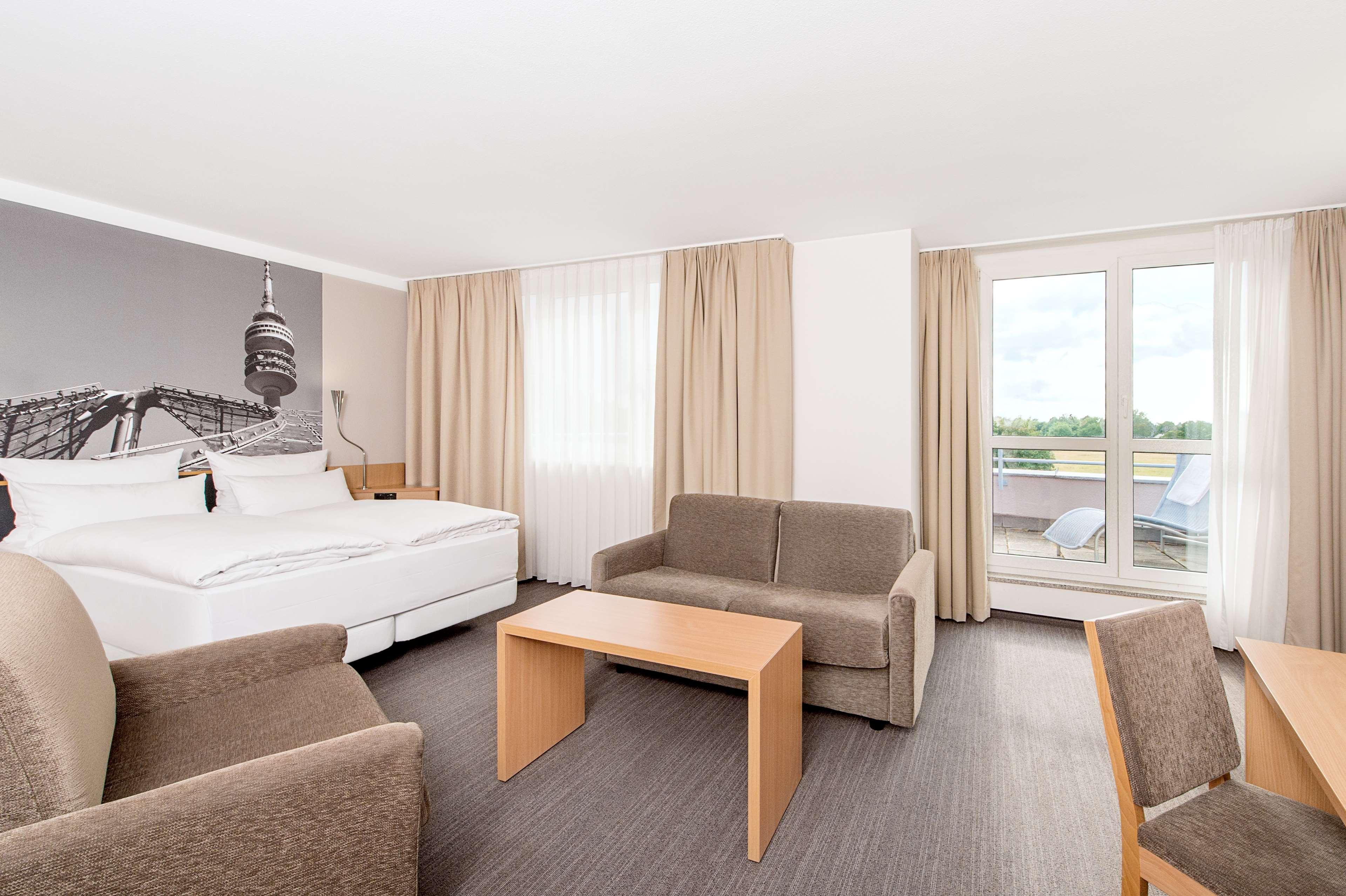 Nh Muenchen Messe Hotel Exterior foto