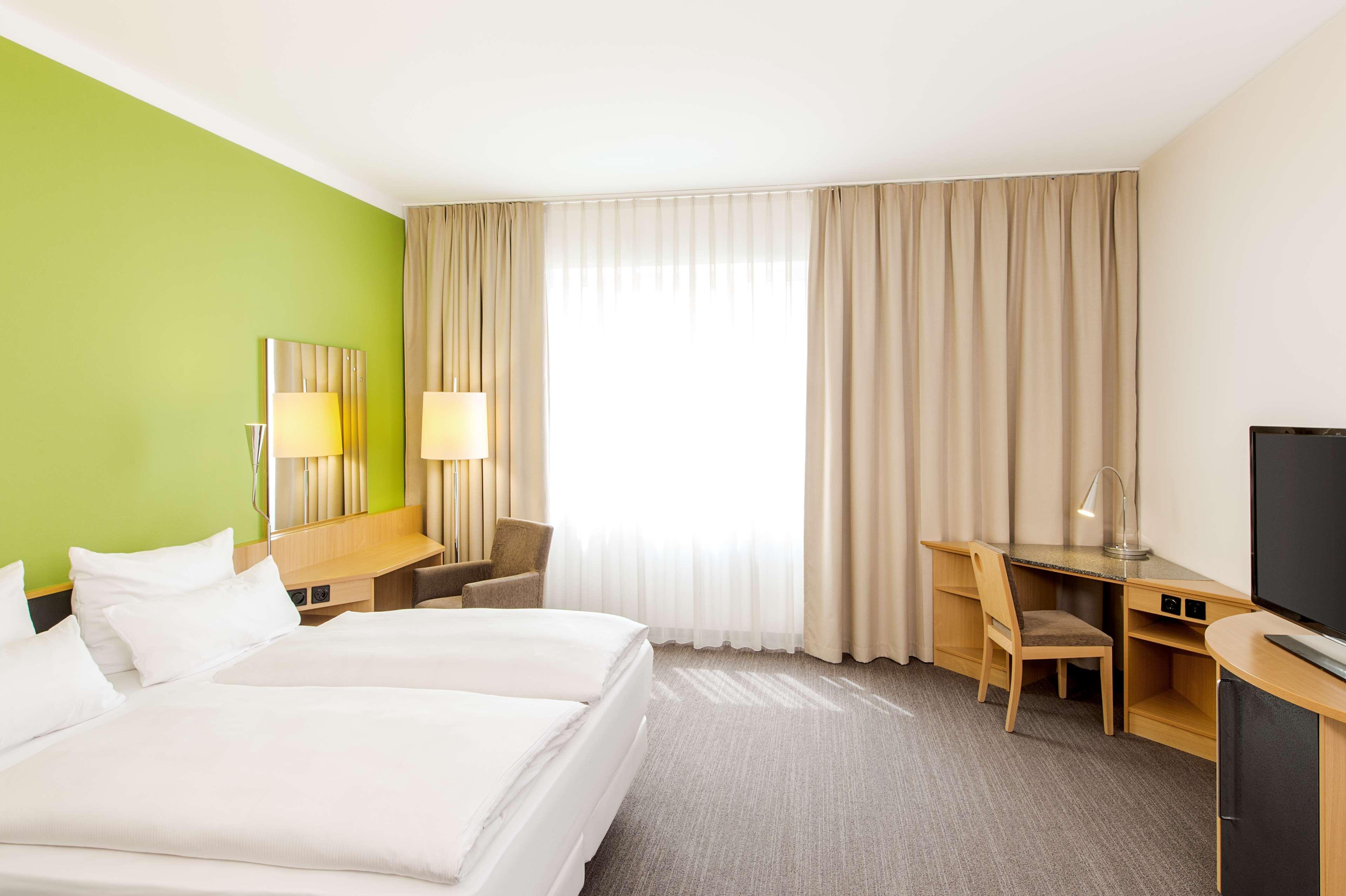 Nh Muenchen Messe Hotel Exterior foto